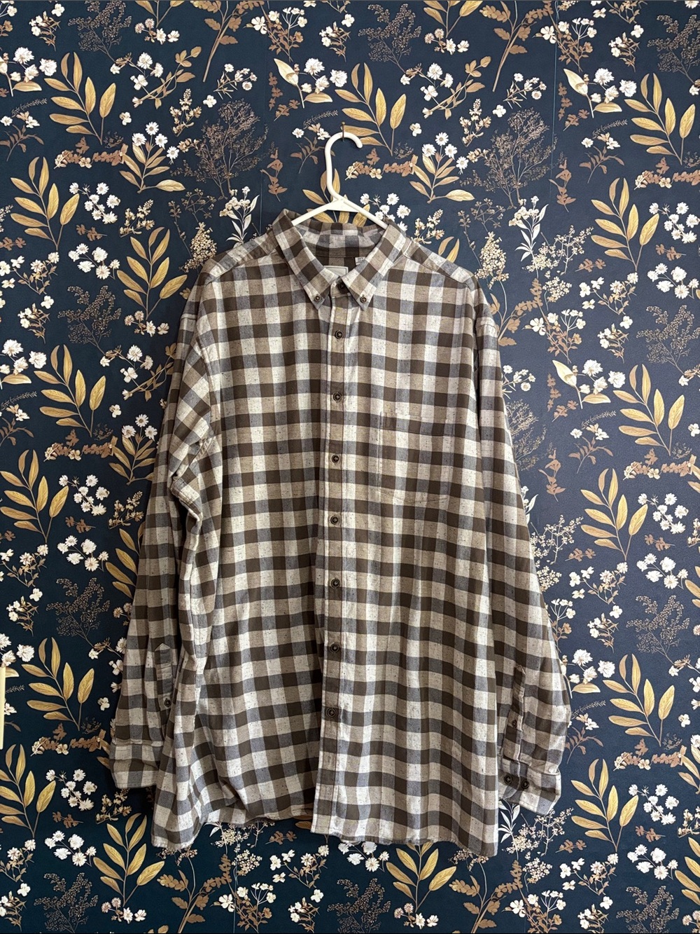 ROWM Classic Men's Checked Button-Up Shirt in Brown and Cream